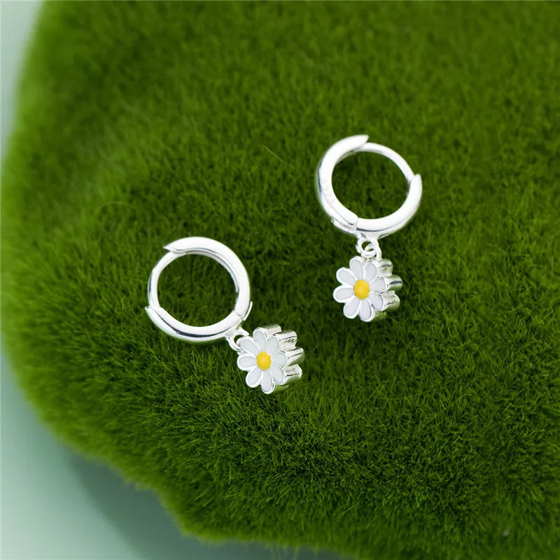 Daisy Flowers Dangle Earrings - Whispers of Grace