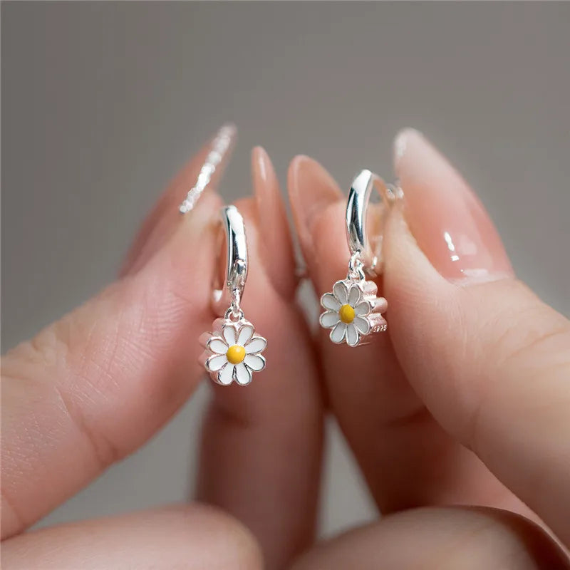 Daisy Flowers Dangle Earrings - Whispers of Grace